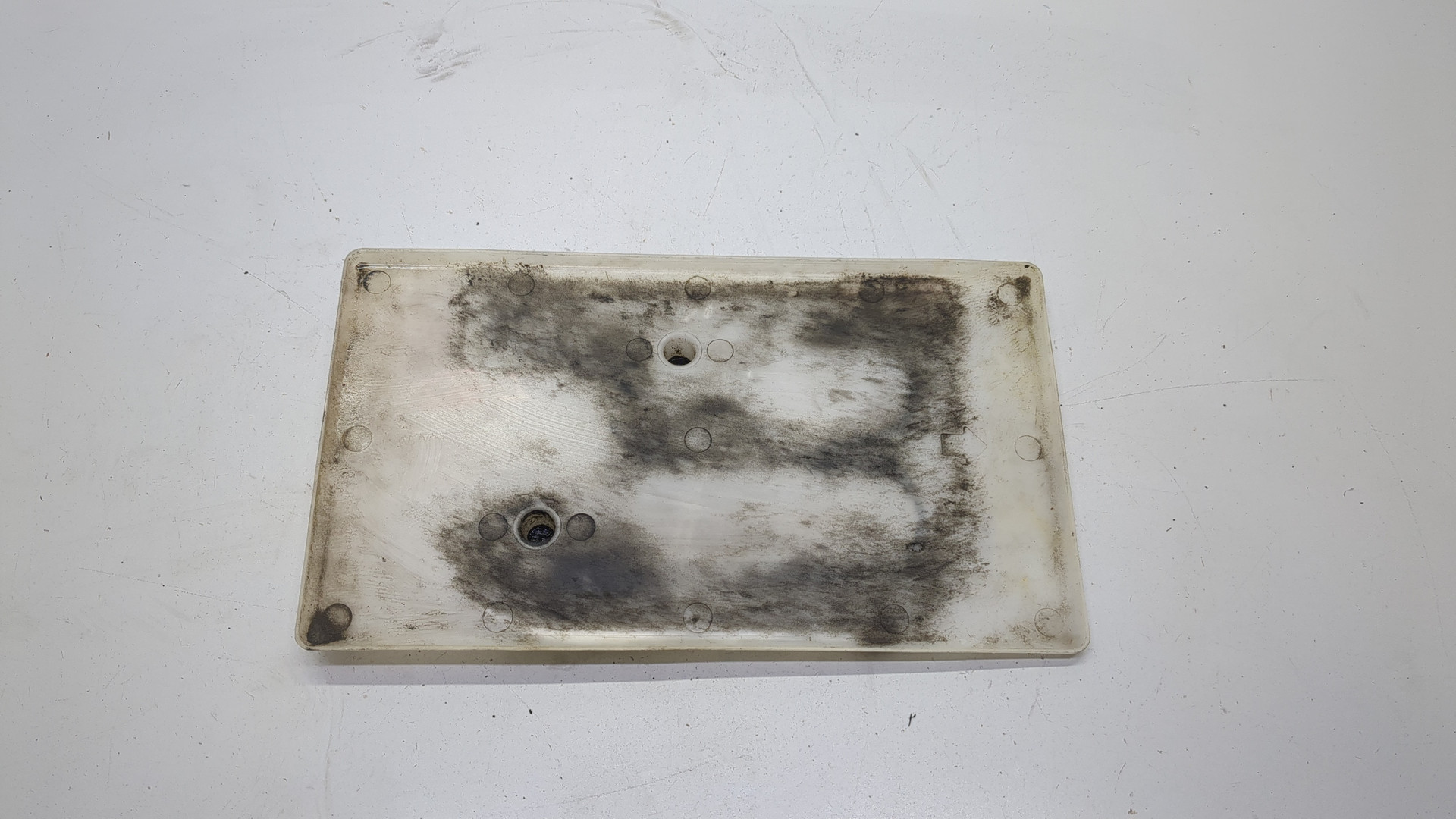 Площадка под аккумулятор (АКБ)