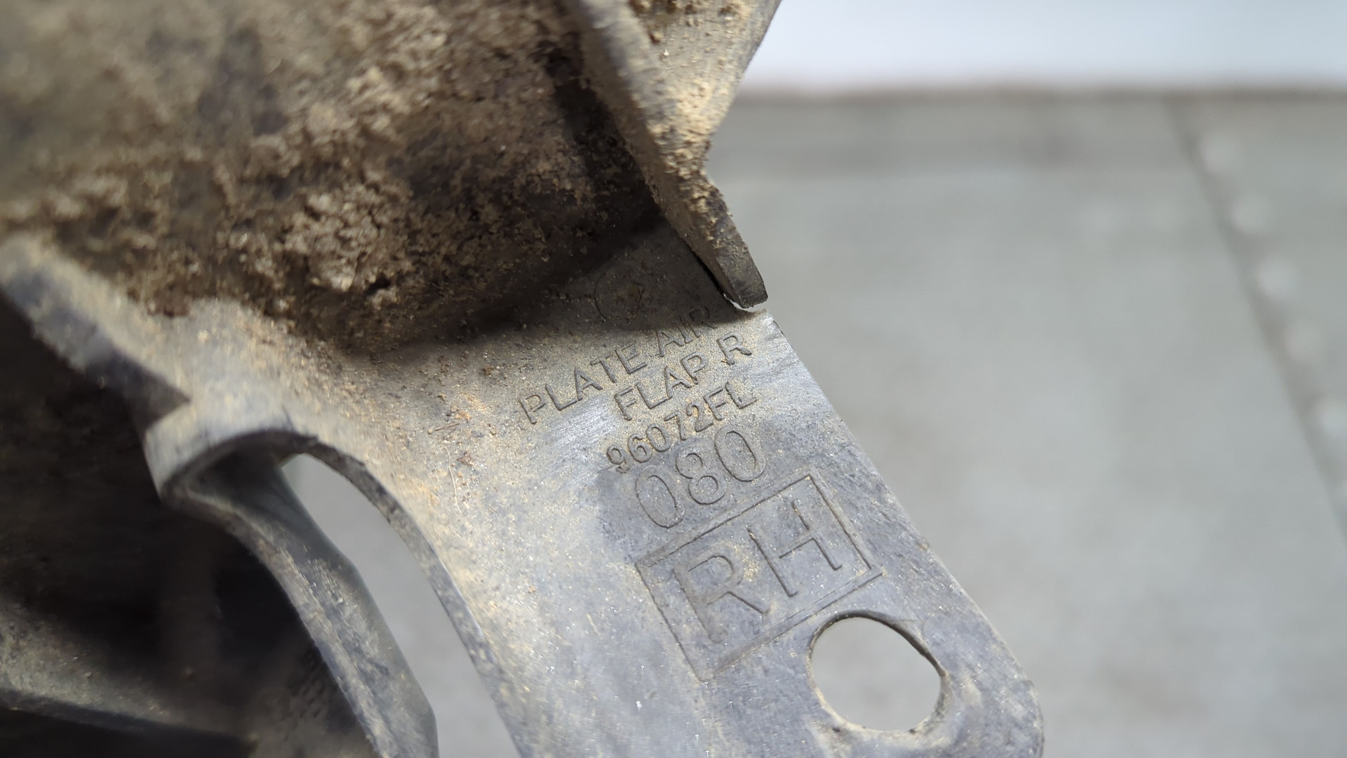 Брызговик задний правый