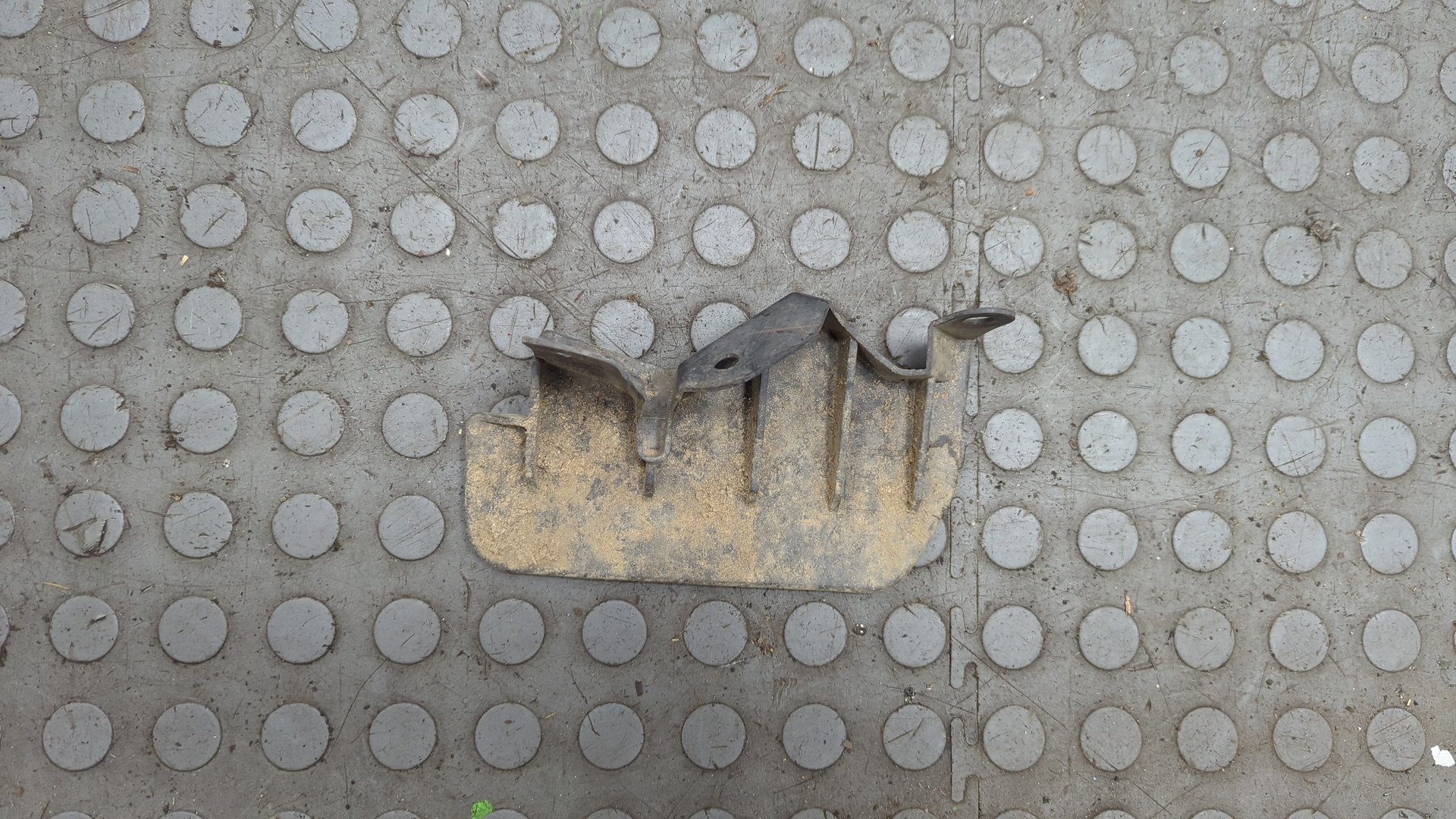 Брызговик задний правый