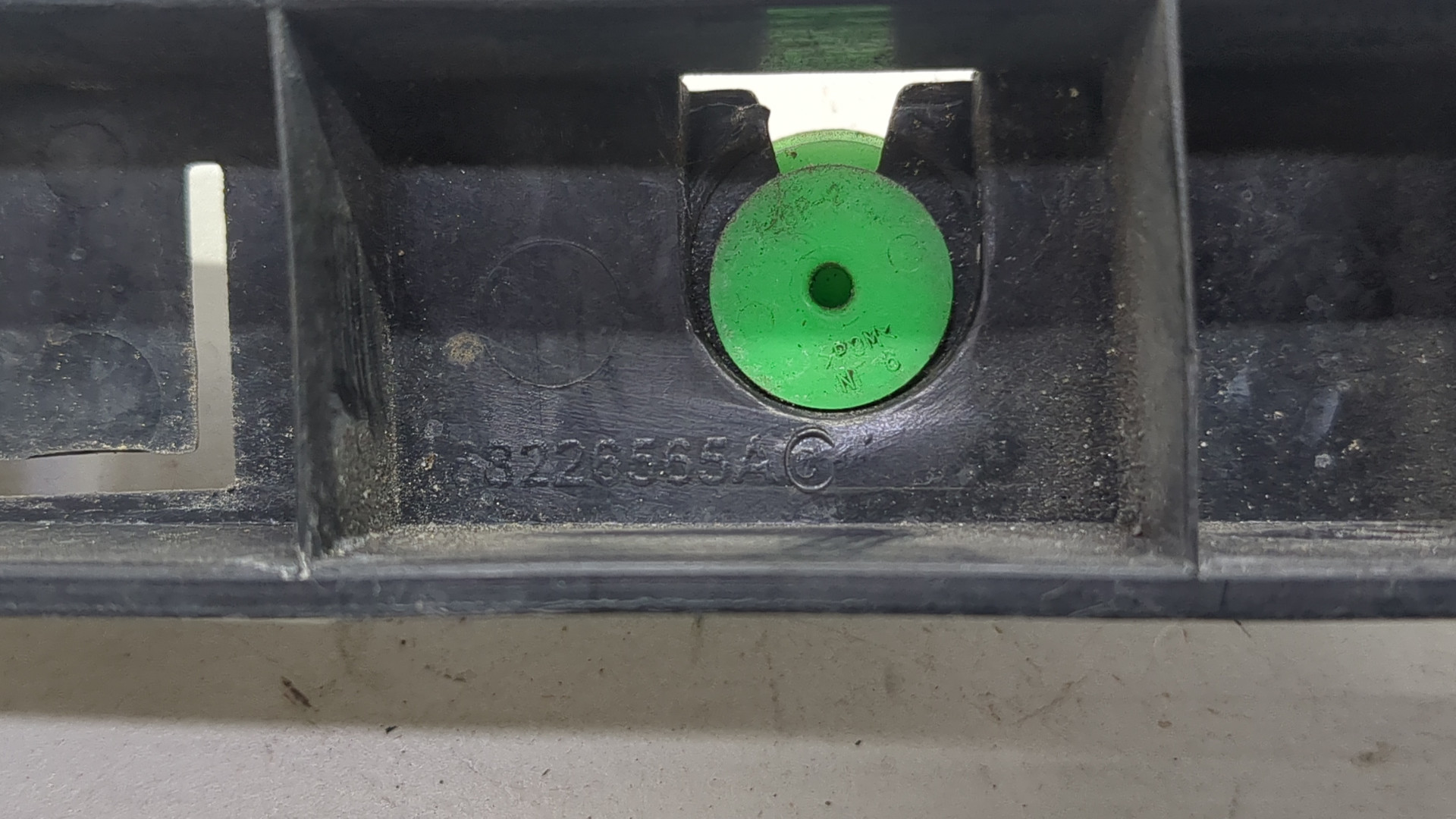 Кронштейн заднего бампера левый