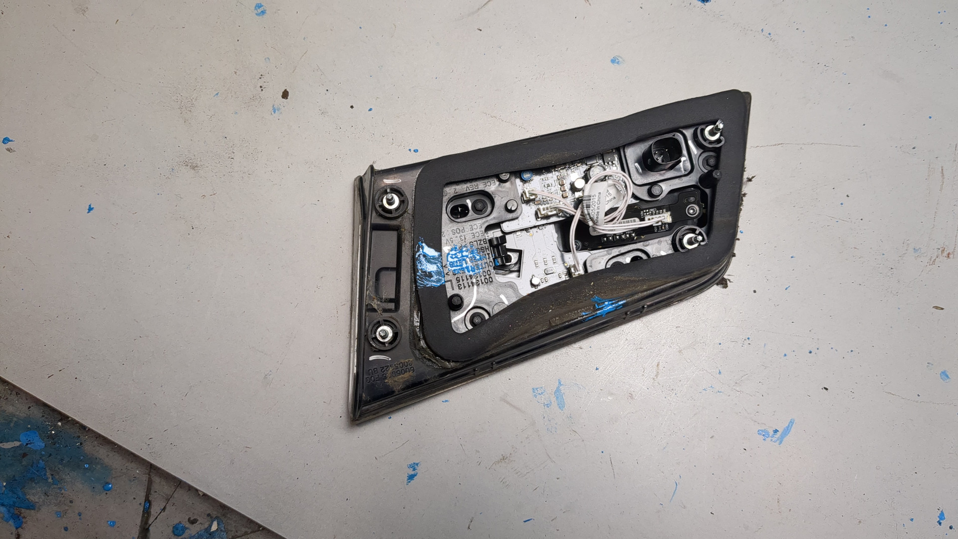 Фонарь задний внутренний левый