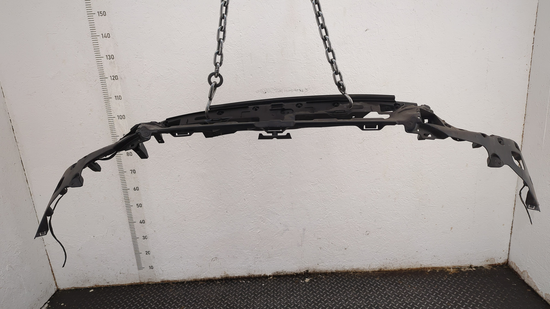 Кожух замка капота