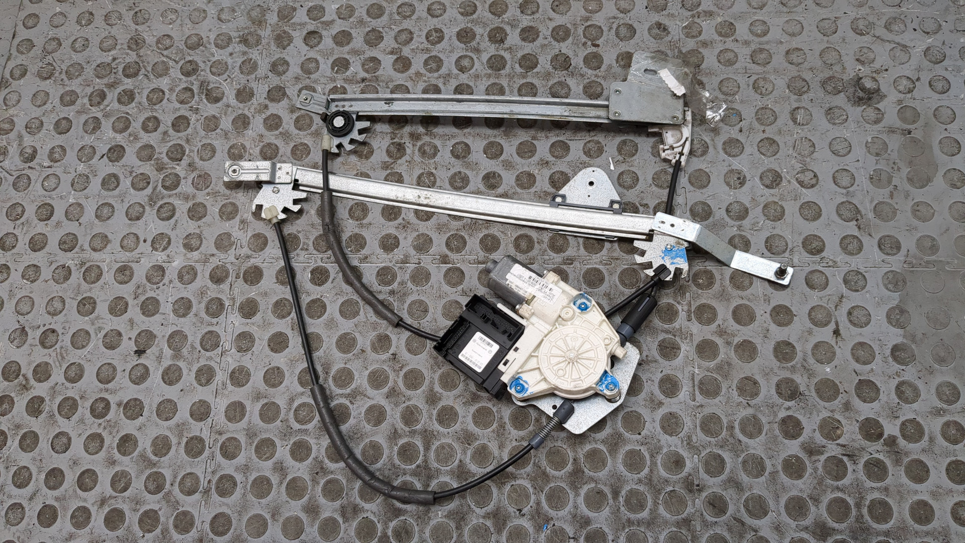 Стеклоподъемник электр. передний правый