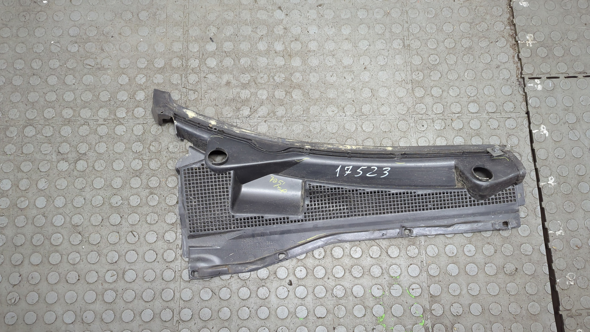 Решетка стеклоочистителей (Жабо)