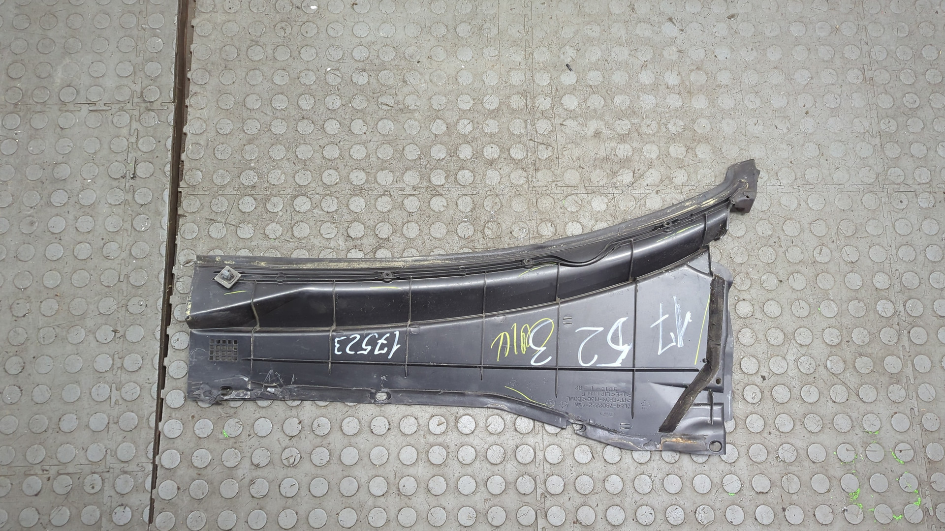 Решетка стеклоочистителей (Жабо)