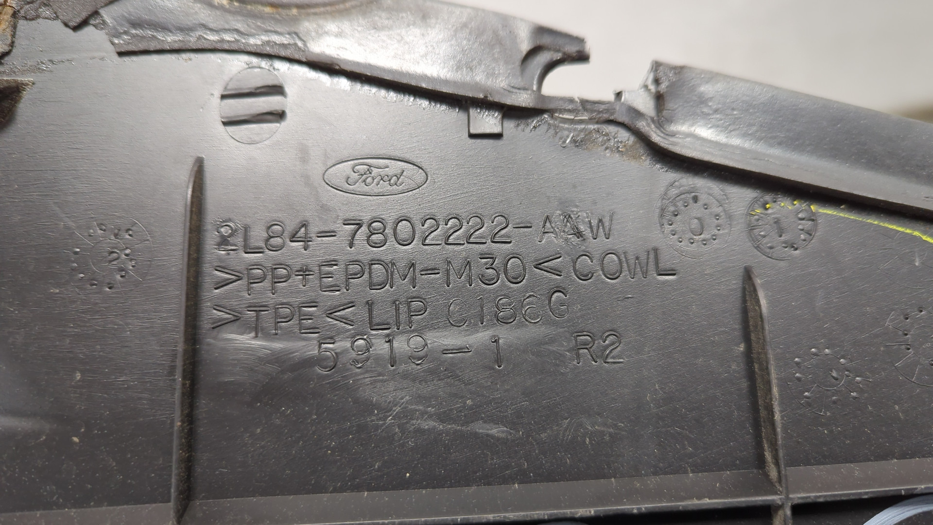 Решетка стеклоочистителей (Жабо)