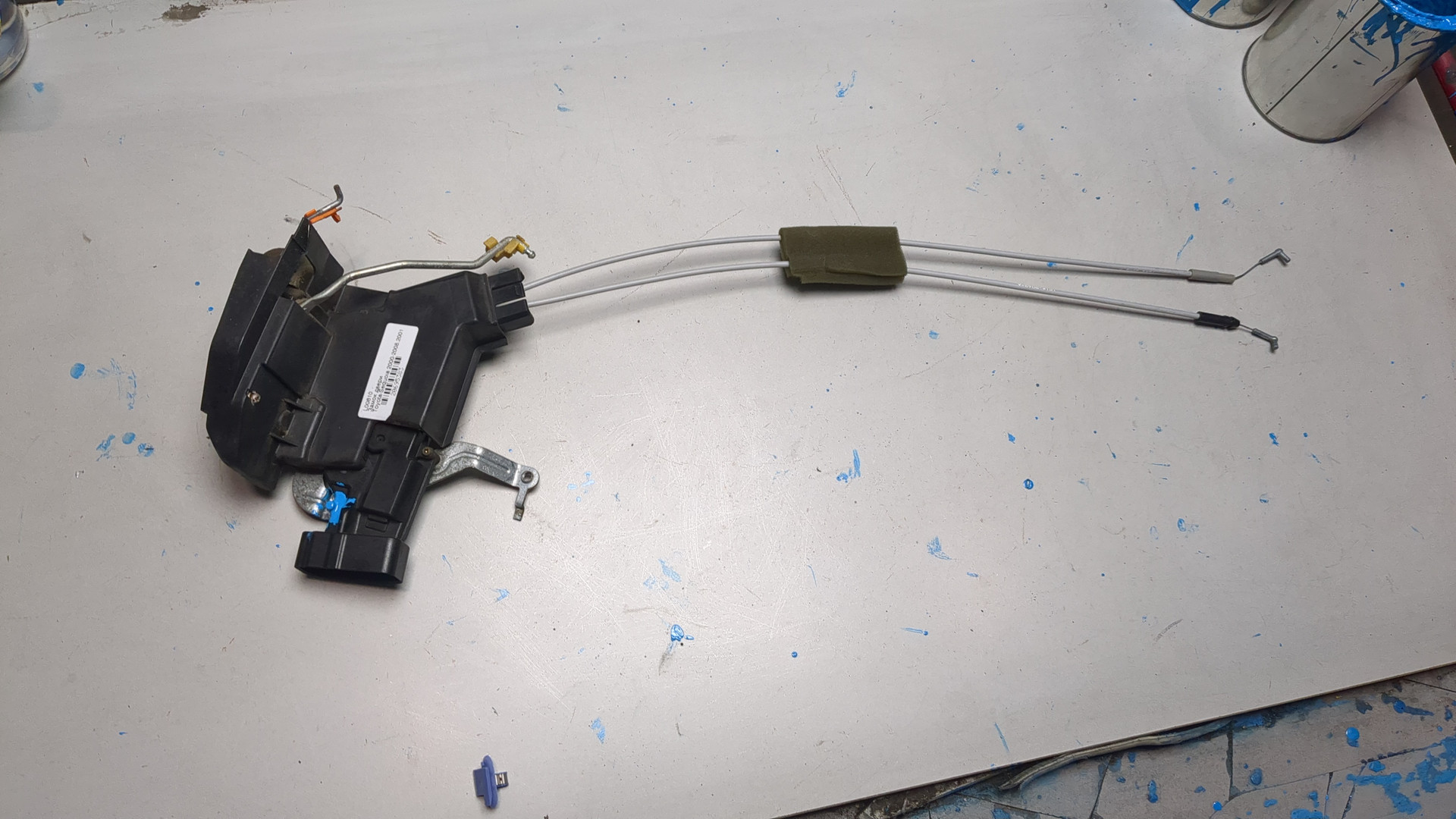 Замок двери передней правой