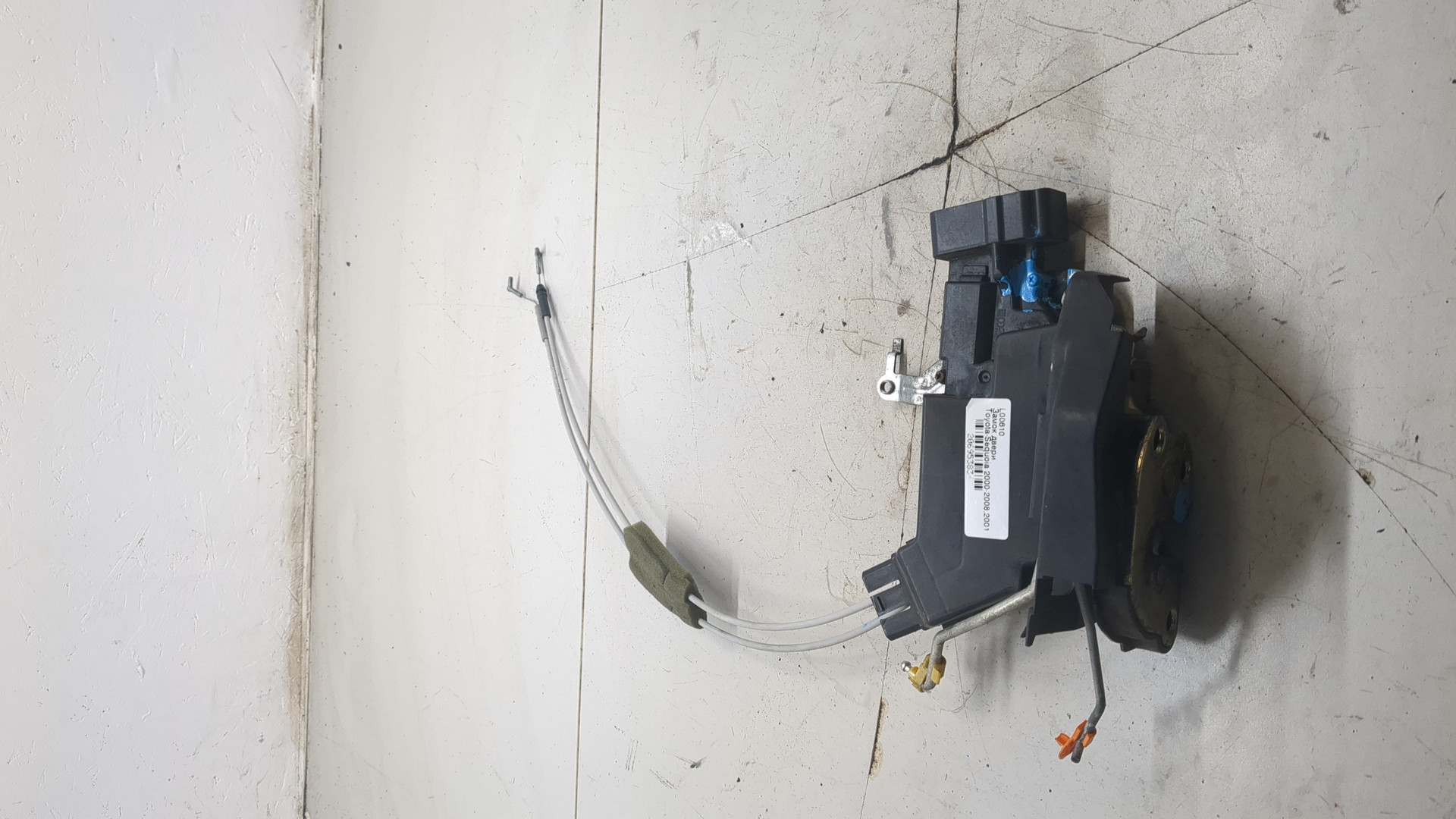 Замок двери передней правой