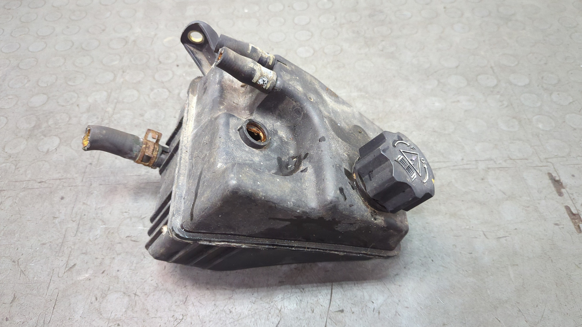 Бачок расширительный