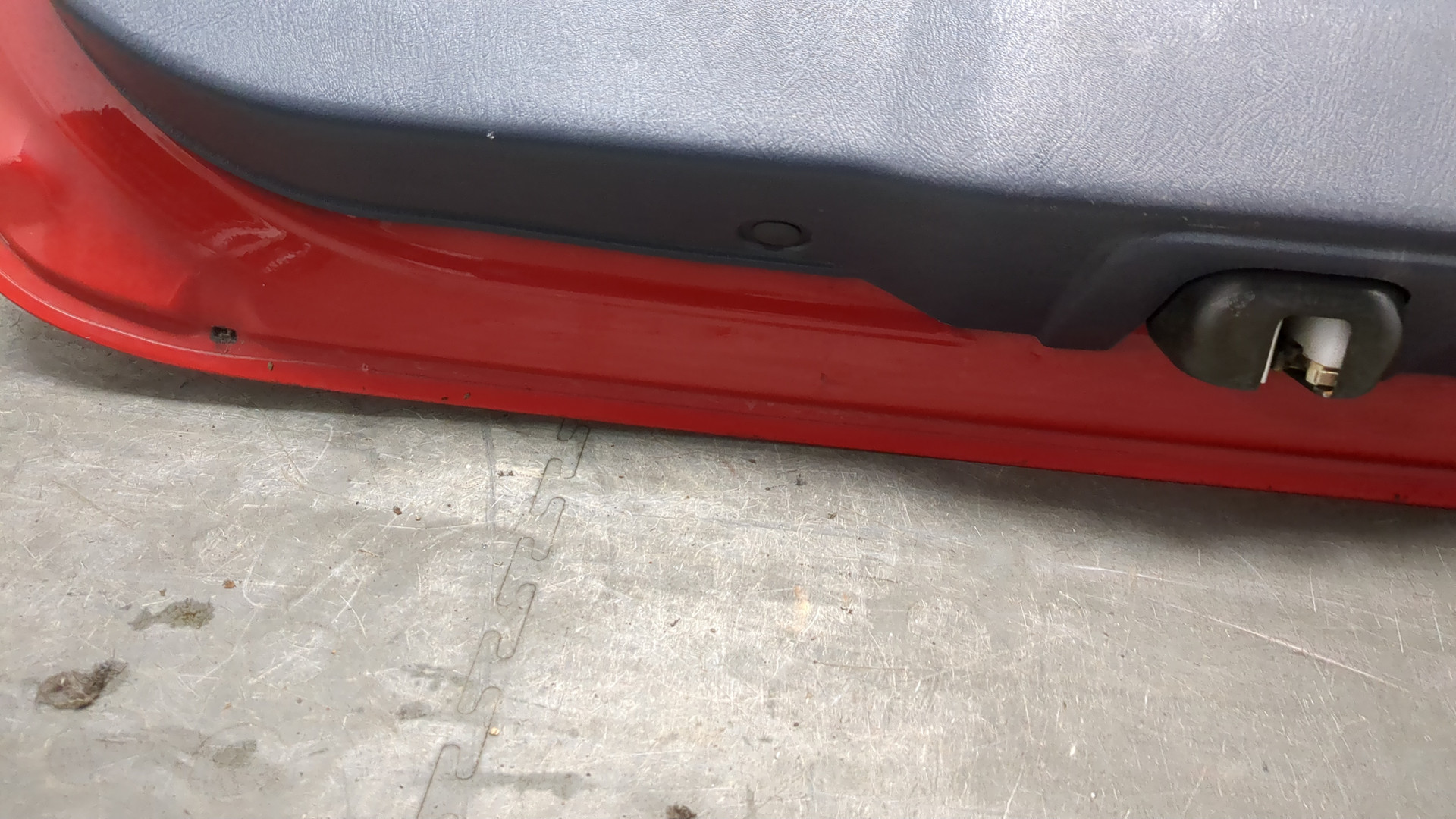 Дверь багажника