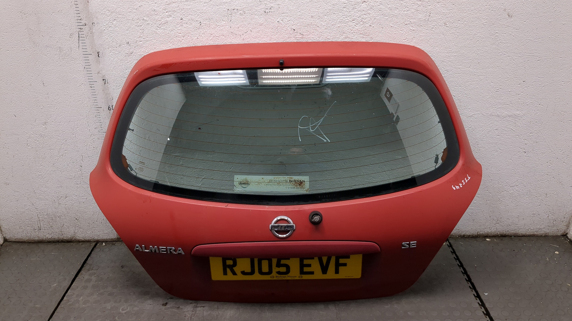 Дверь багажника