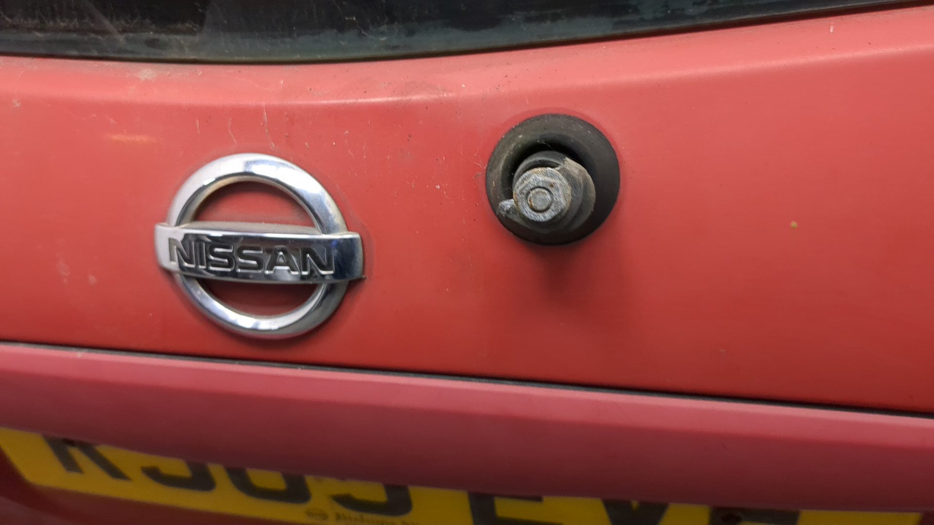 Дверь багажника