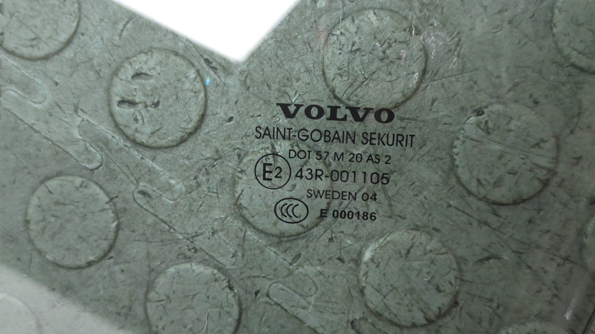 Стекло двери передней левой