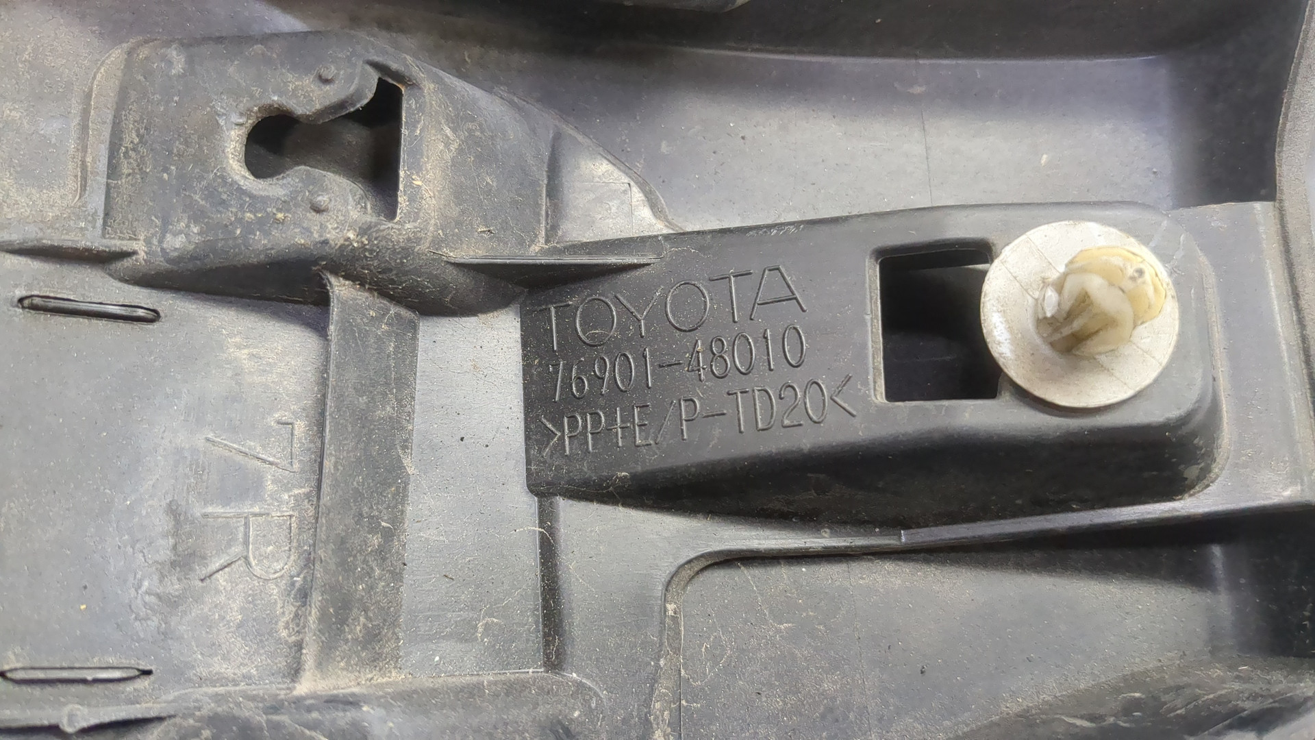 Накладка переднего крыла правого