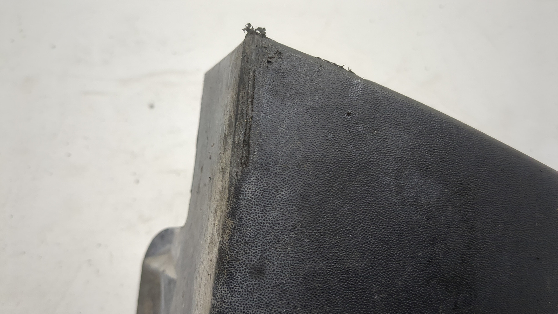 Накладка переднего крыла правого