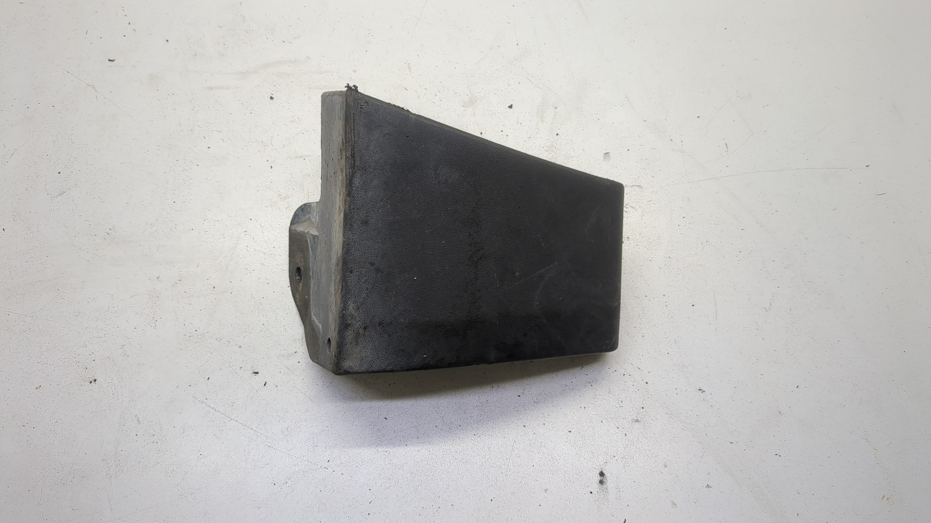 Накладка переднего крыла правого