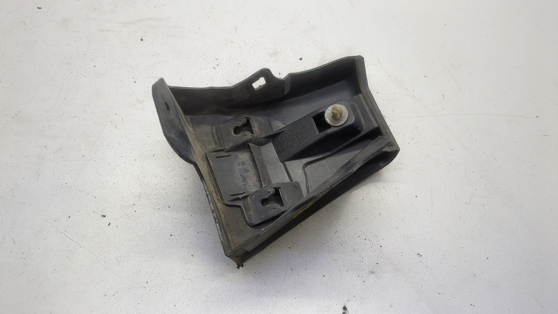 Накладка переднего крыла правого