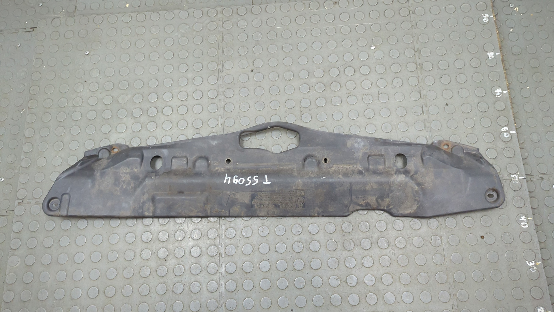 Кожух замка капота