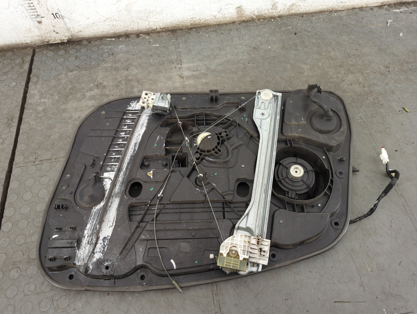 Стеклоподъемник электр. передний левый