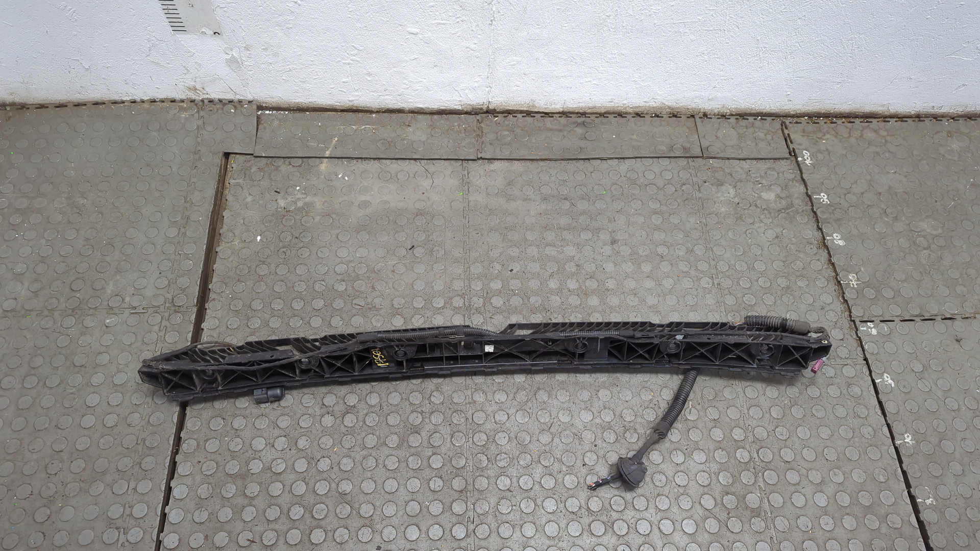 Усилитель заднего бампера