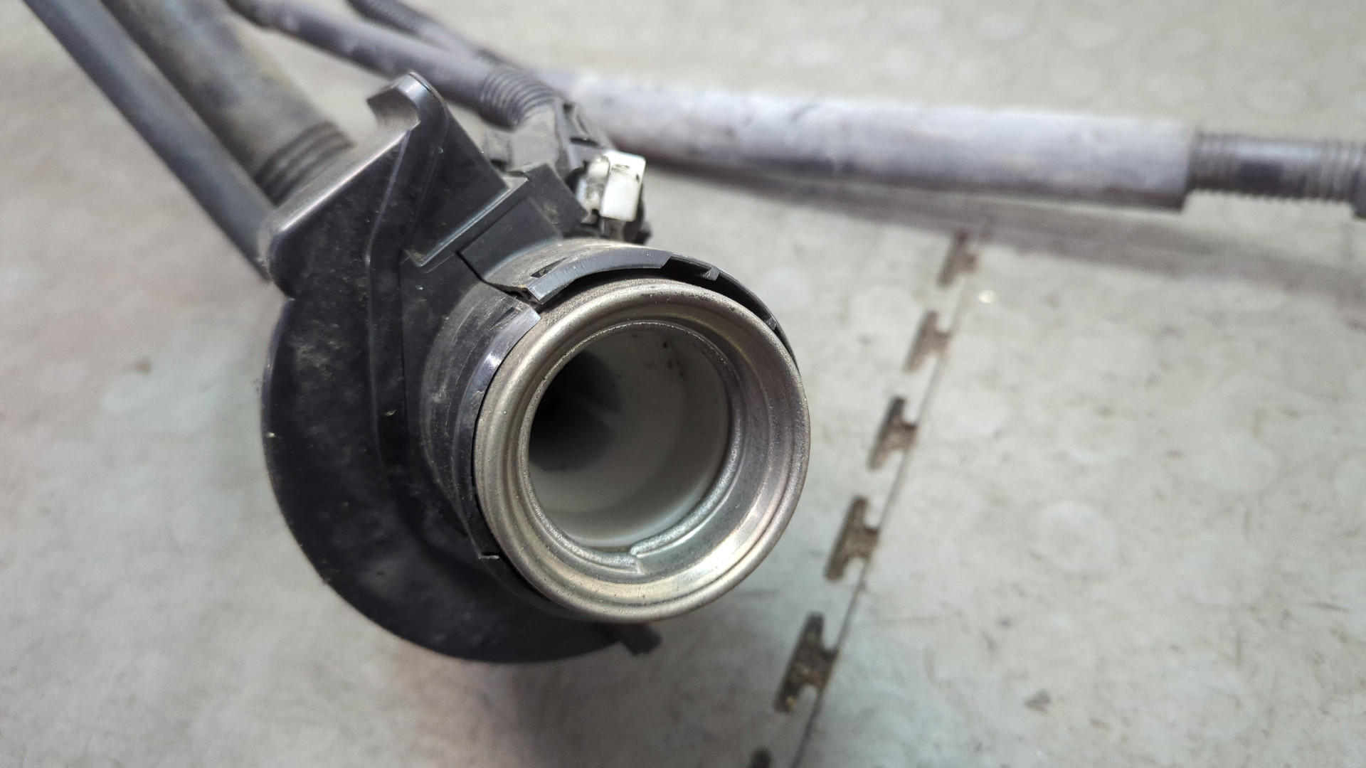 Горловина топливного бака