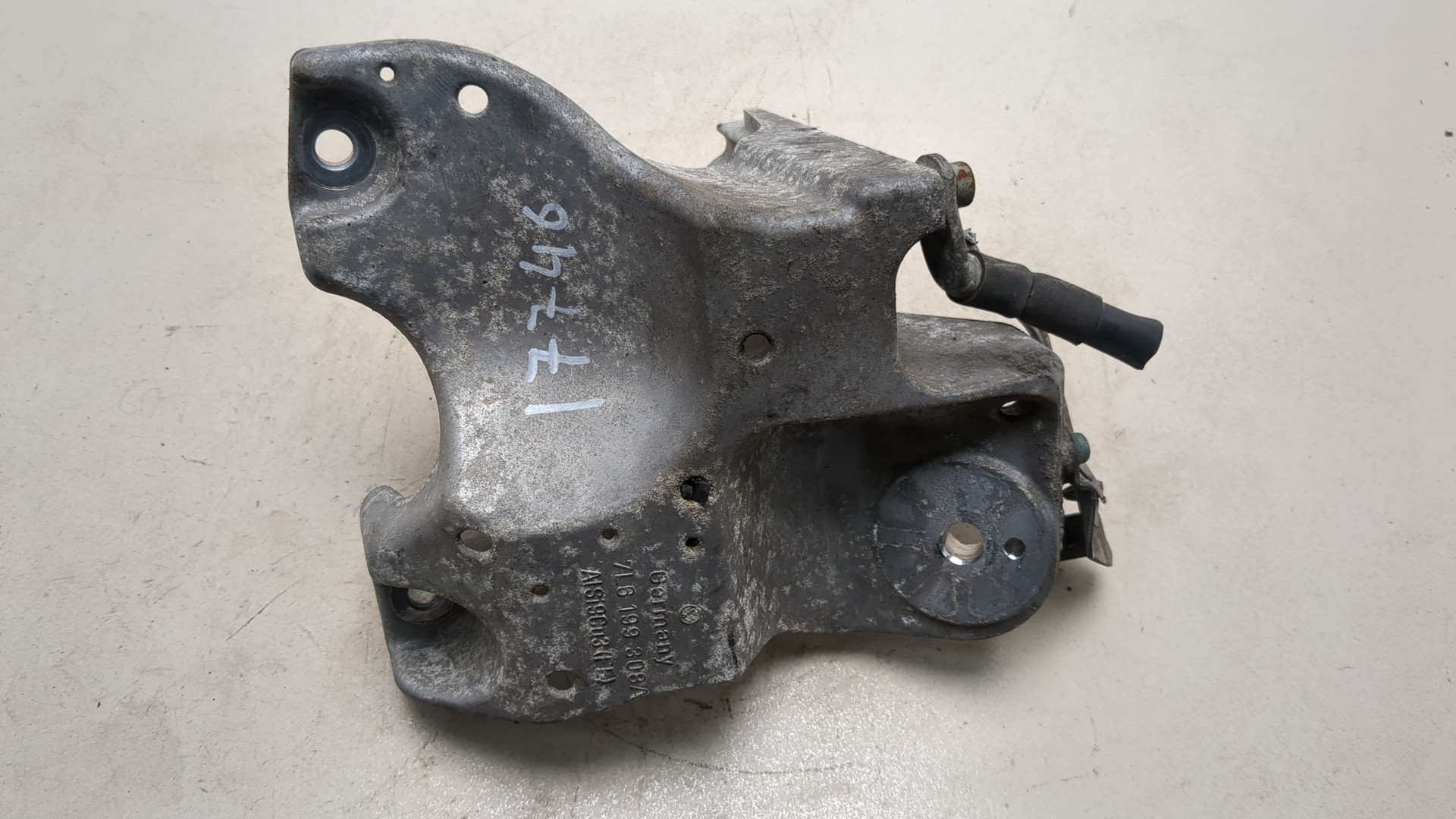 Кронштейн двигателя