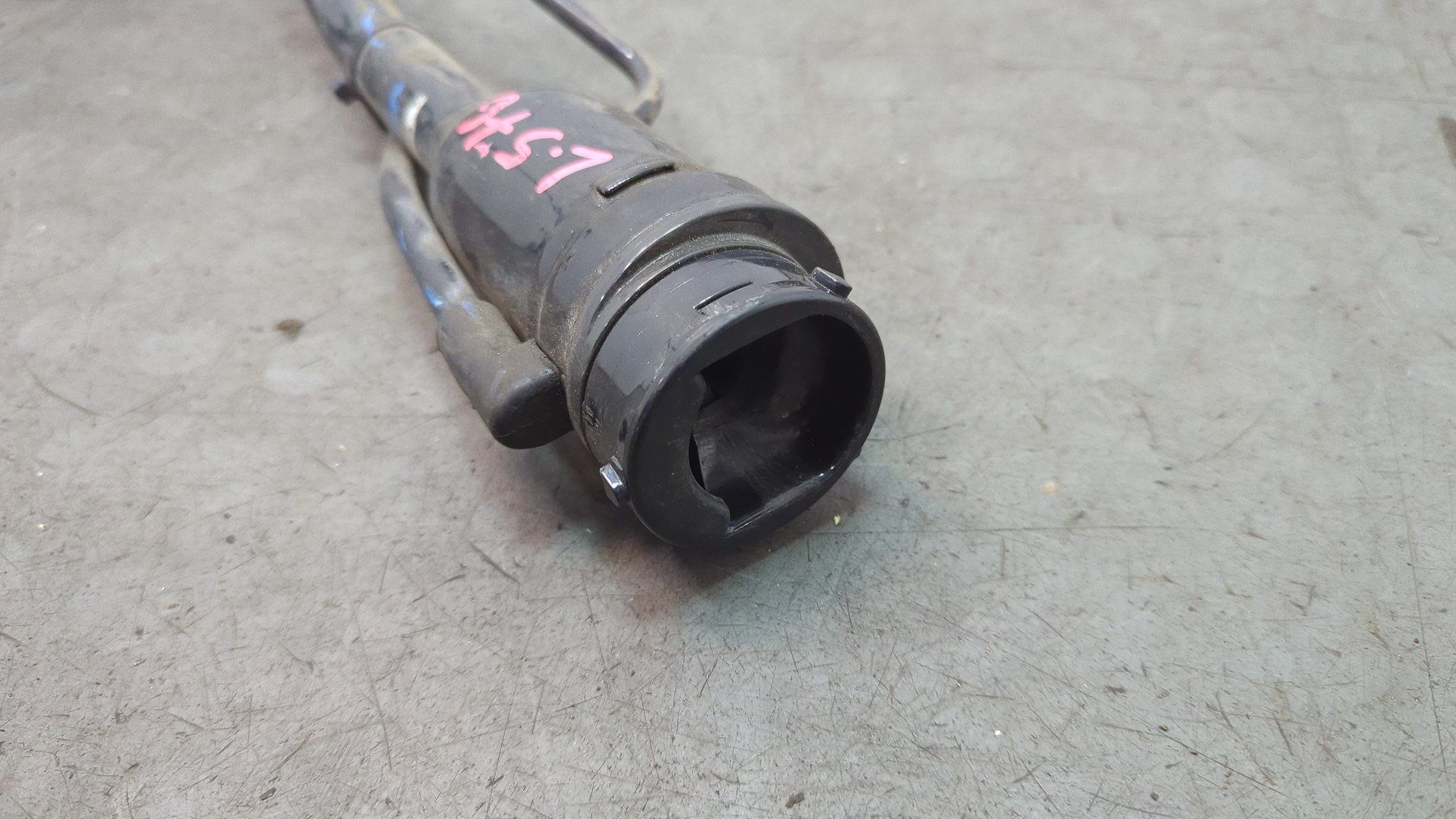 Горловина топливного бака