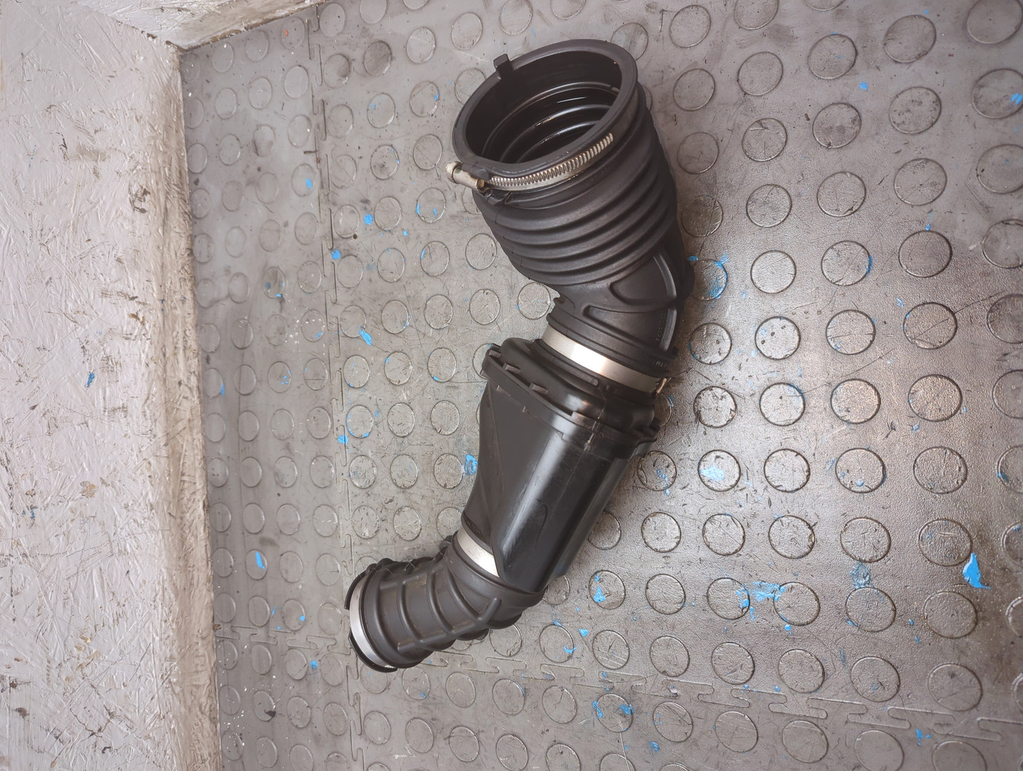 Патрубок воздушного фильтра