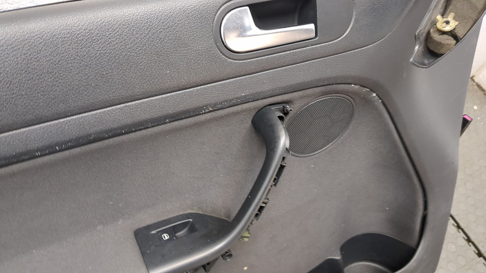 Дверь передняя левая