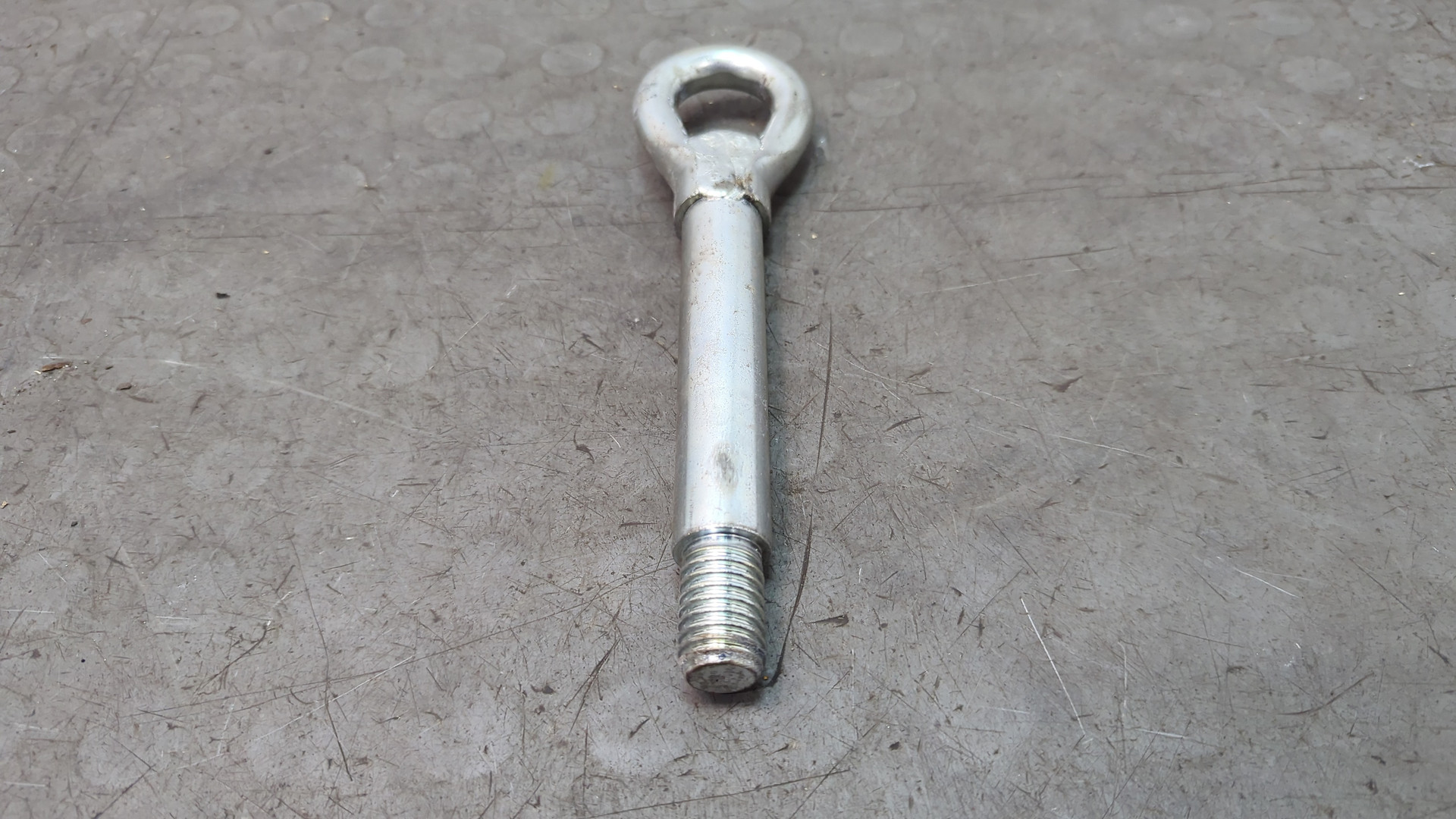 Крюк буксировочный