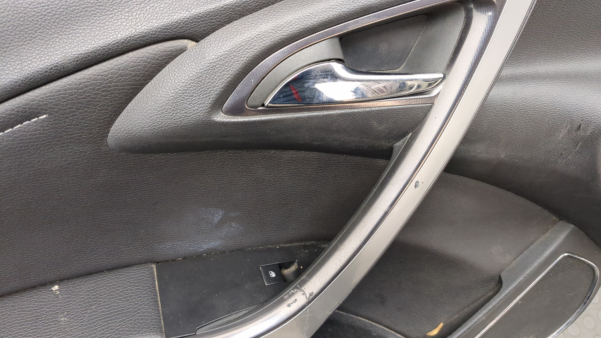 Дверь передняя левая