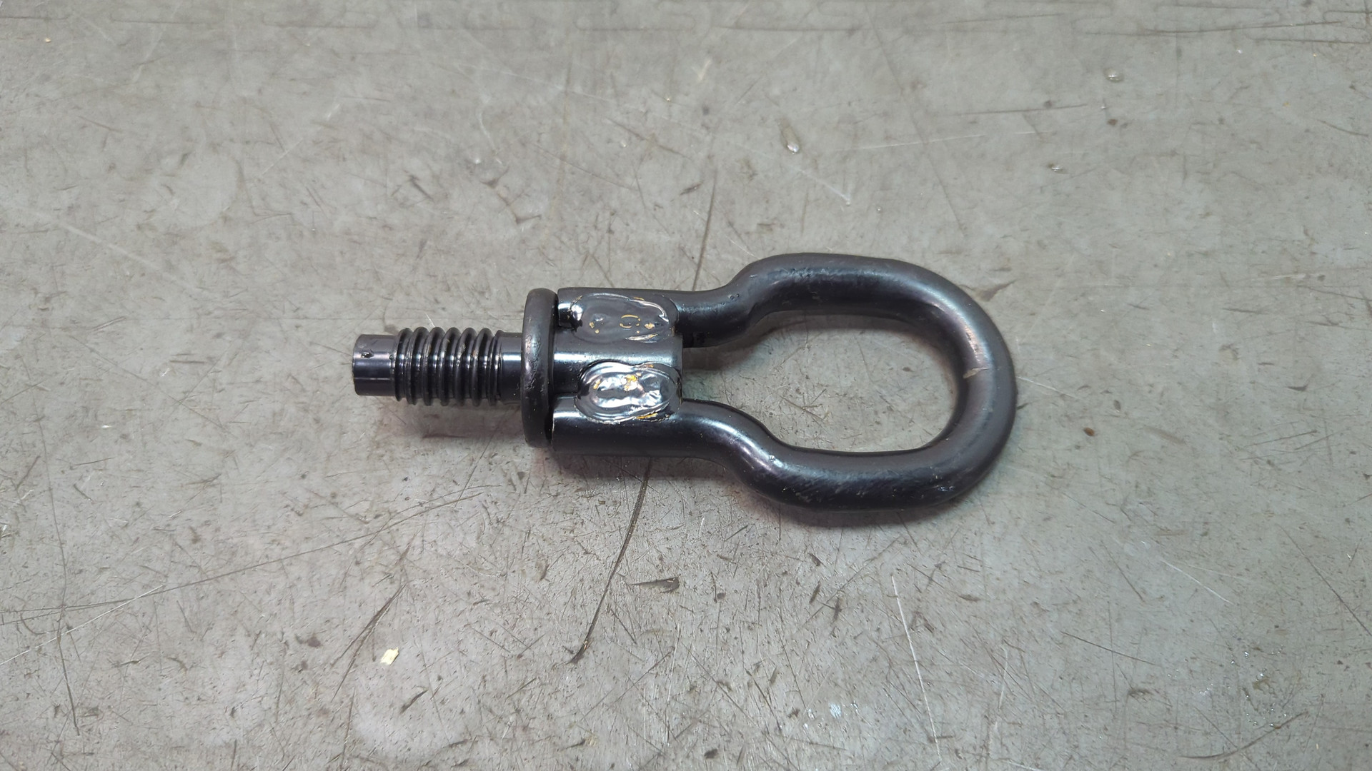 Крюк буксировочный