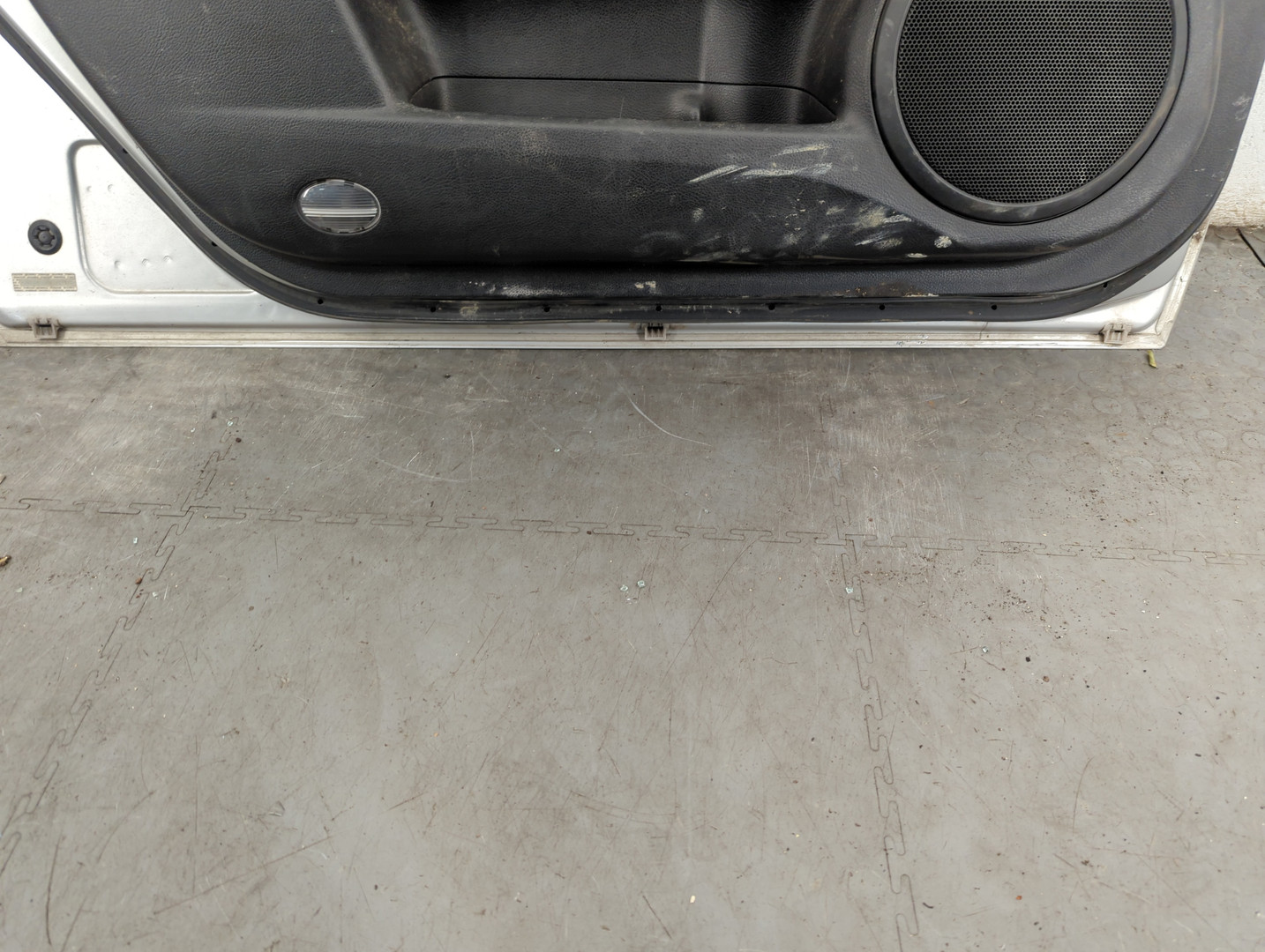 Дверь передняя левая