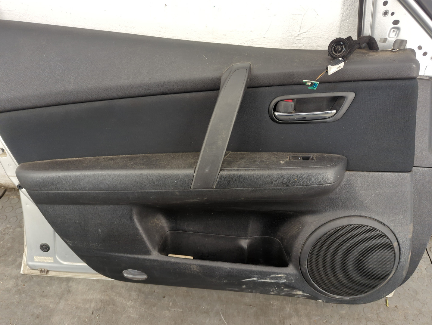 Дверь передняя левая