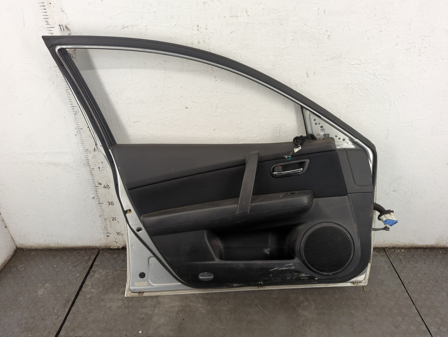 Дверь передняя левая
