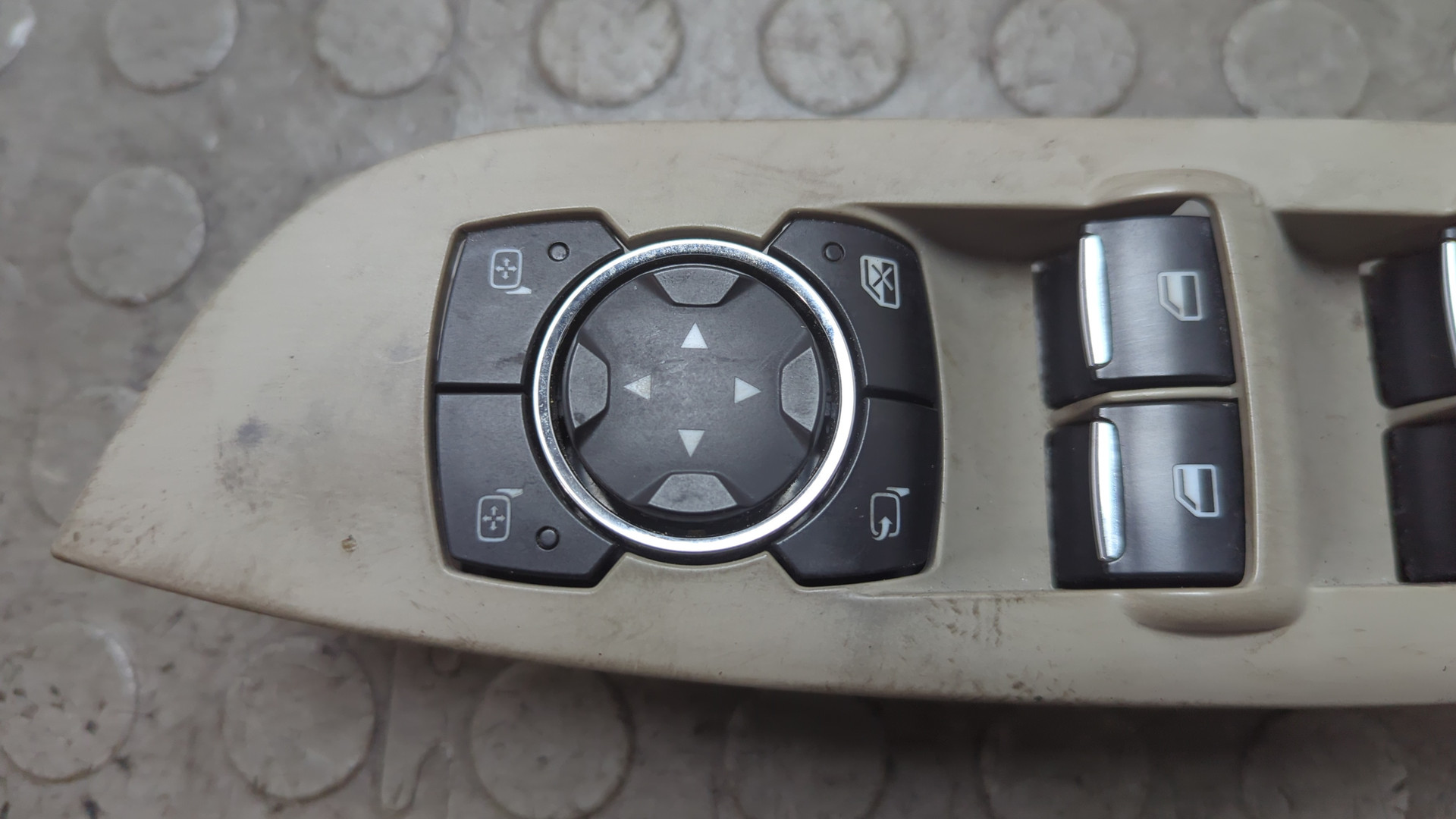 Кнопка стеклоподъемника