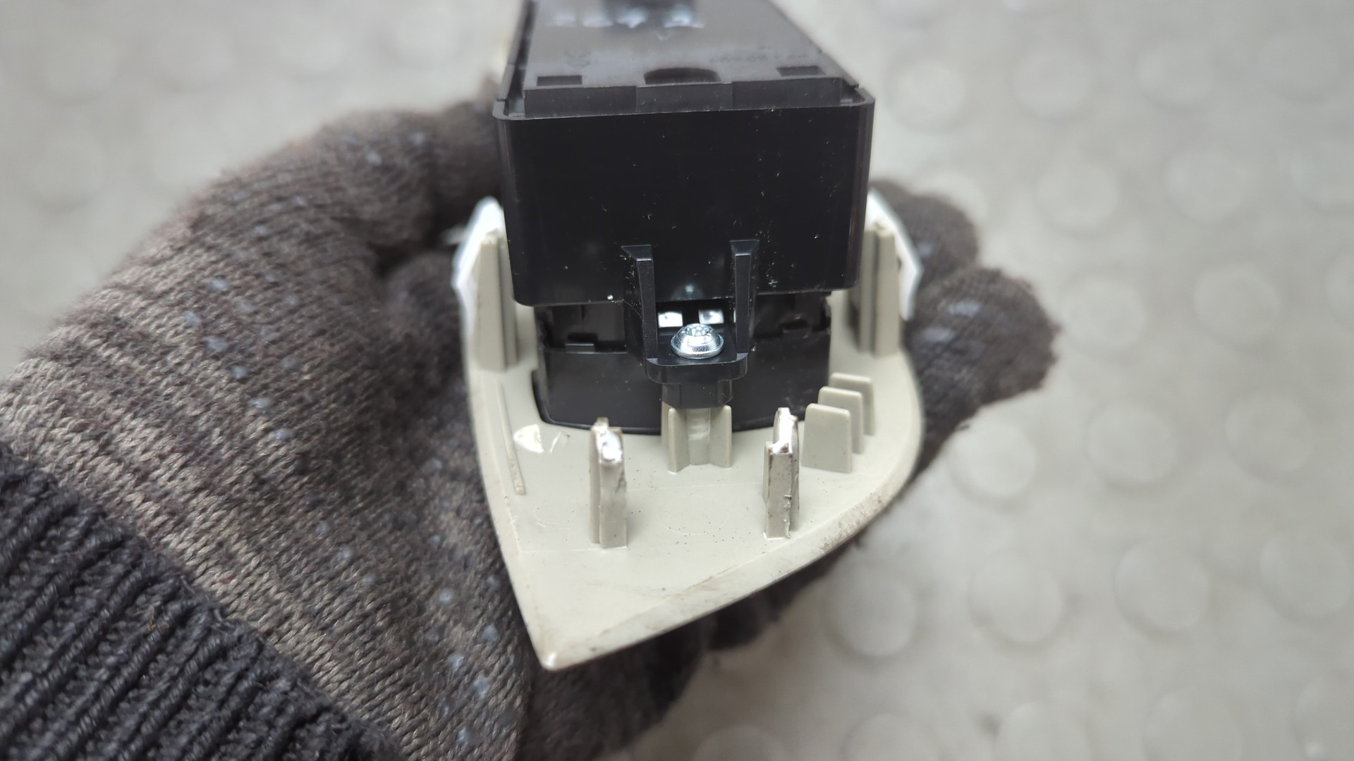 Кнопка стеклоподъемника