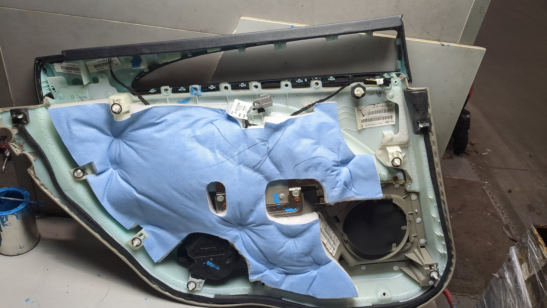 Обшивка двери задней правой