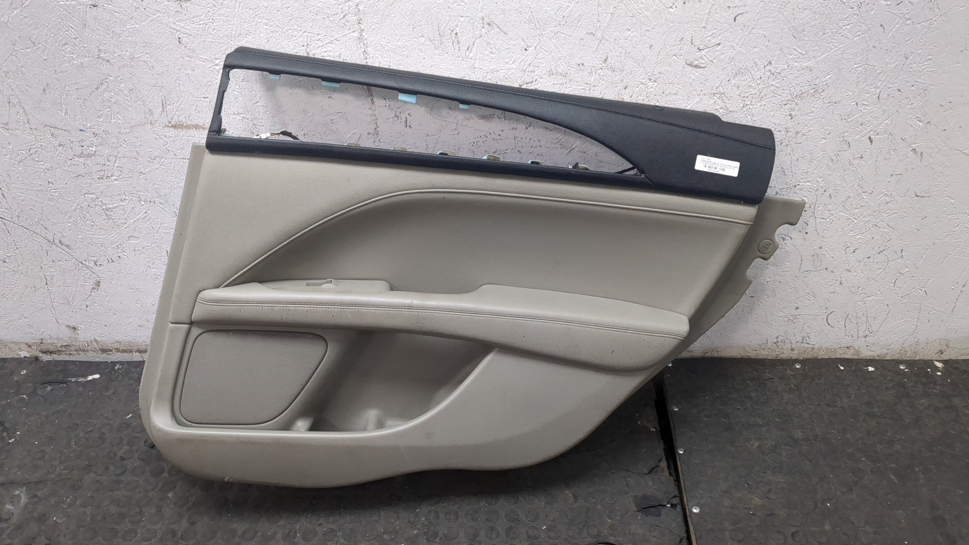 Обшивка двери задней правой