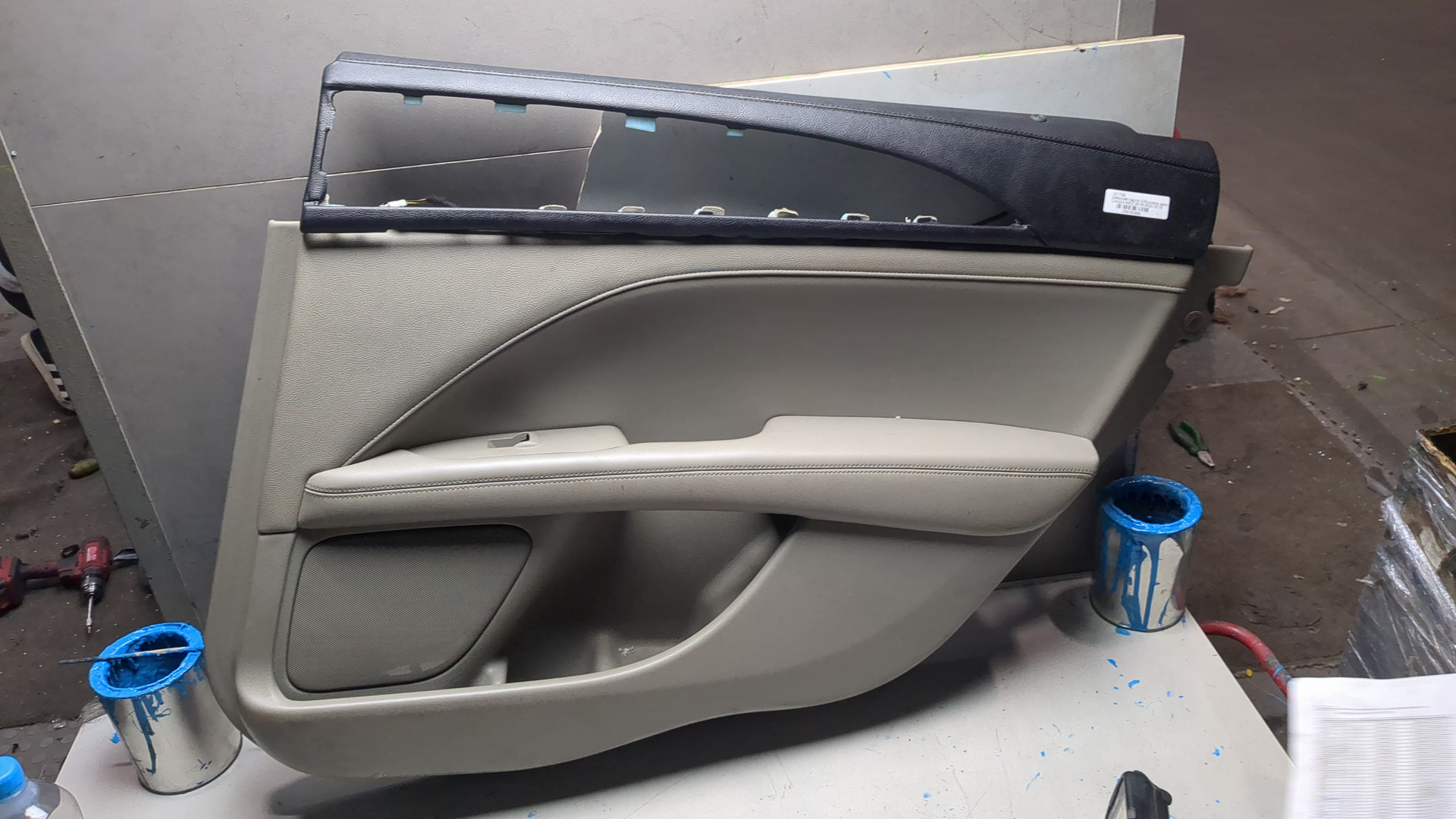 Обшивка двери задней правой