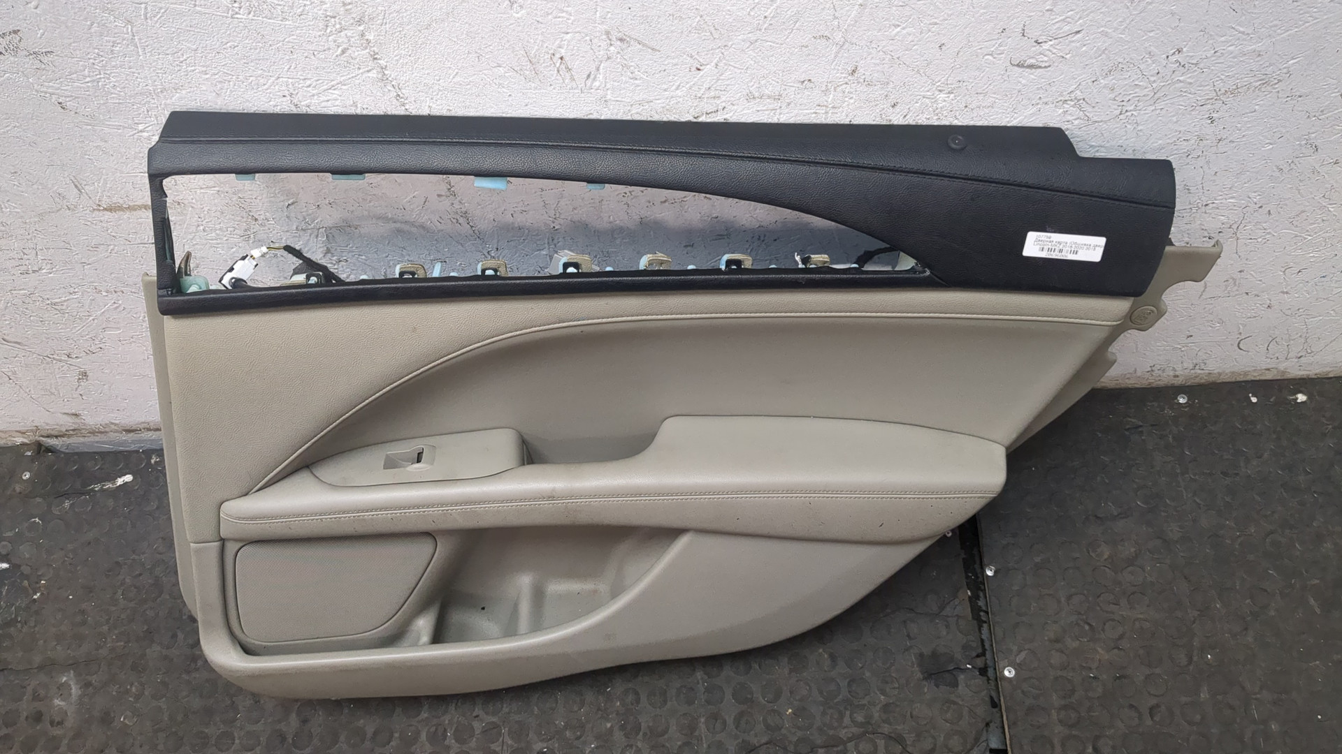 Обшивка двери задней правой