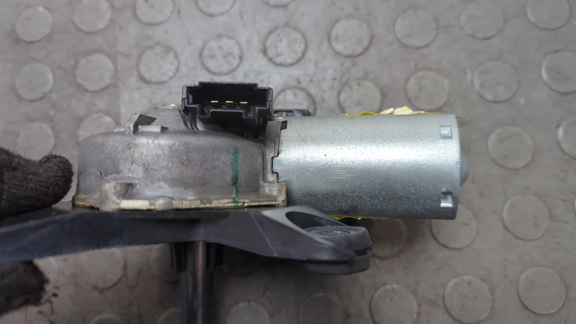 Моторчик стеклоочистителя задний