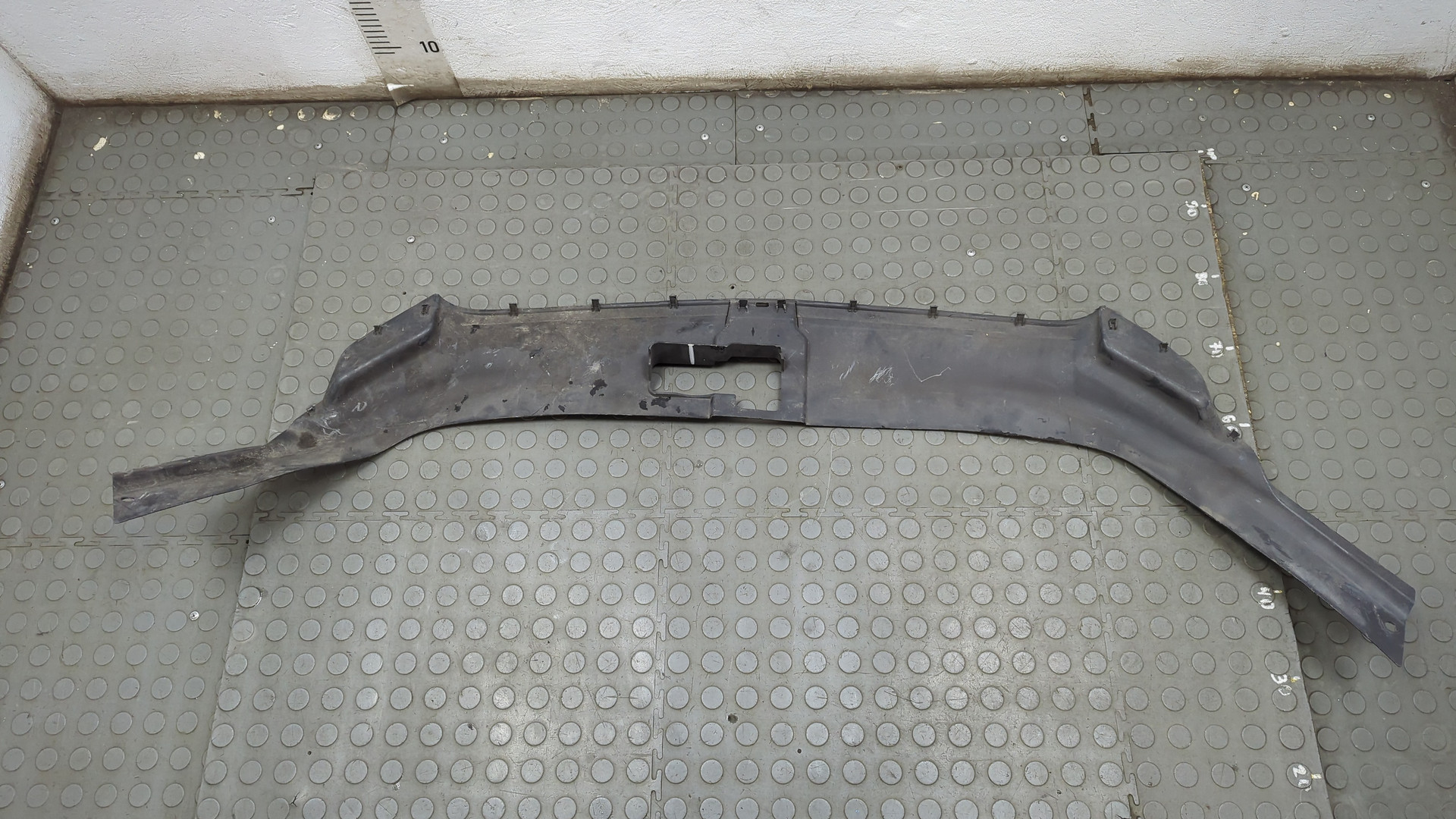 Кожух замка капота