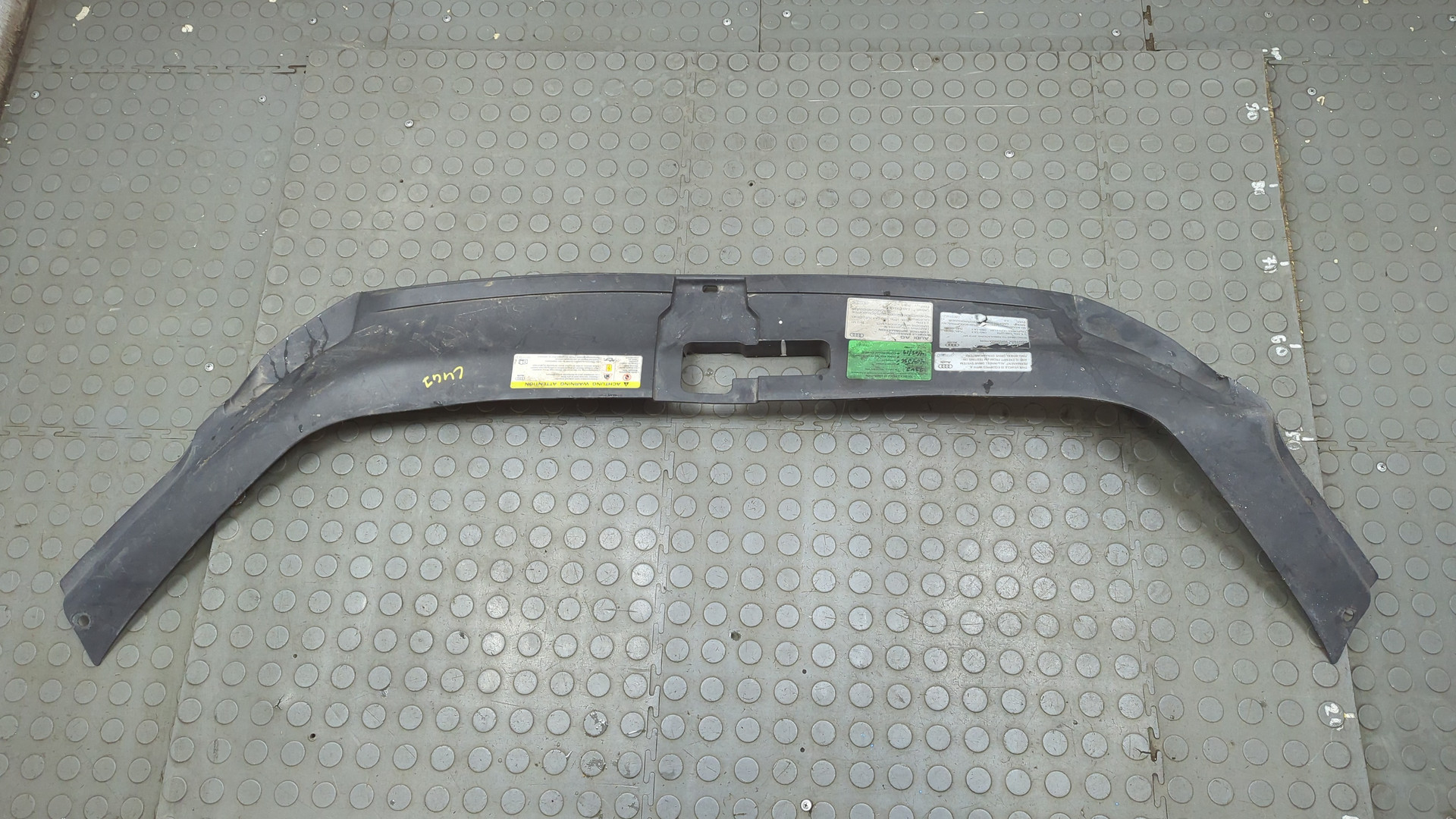 Кожух замка капота