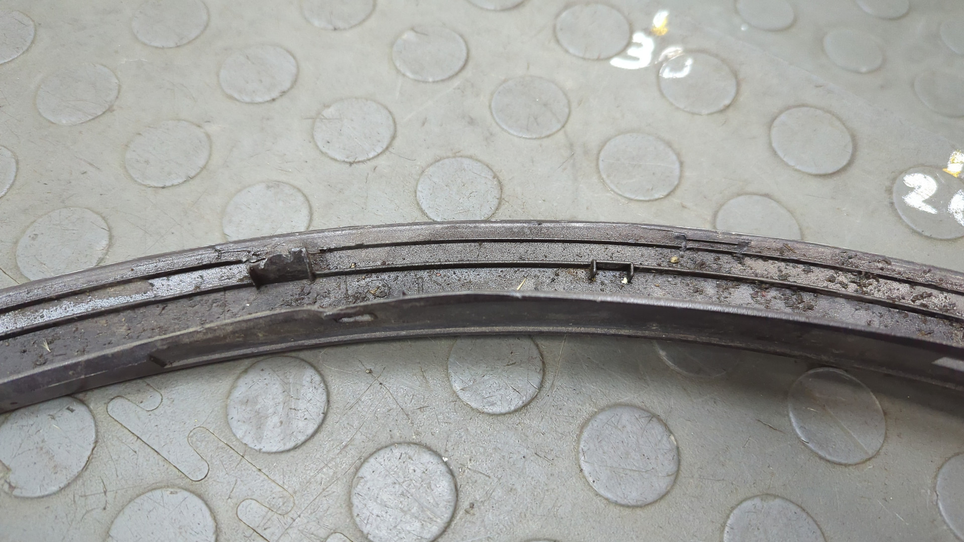 Накладка переднего крыла левого