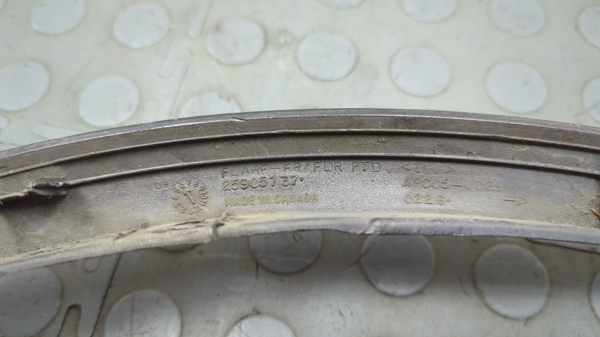 Накладка переднего крыла левого