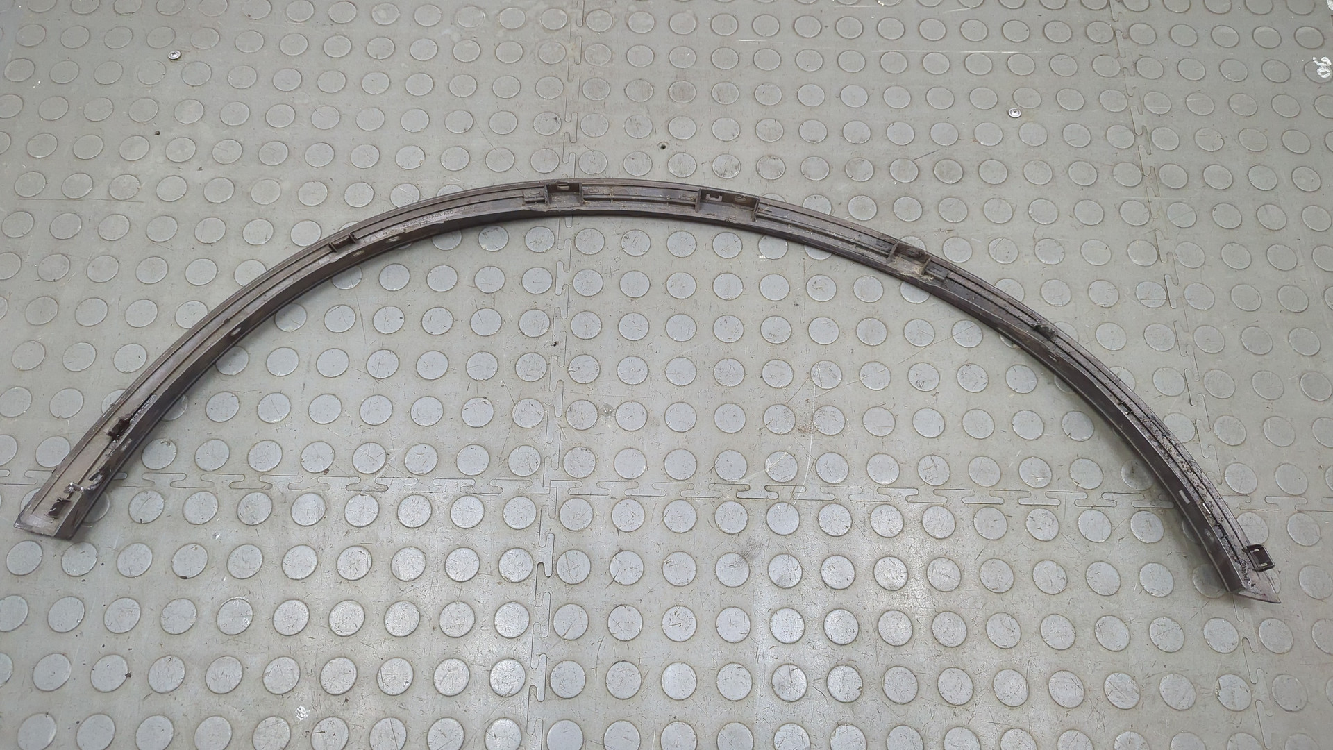 Накладка переднего крыла левого