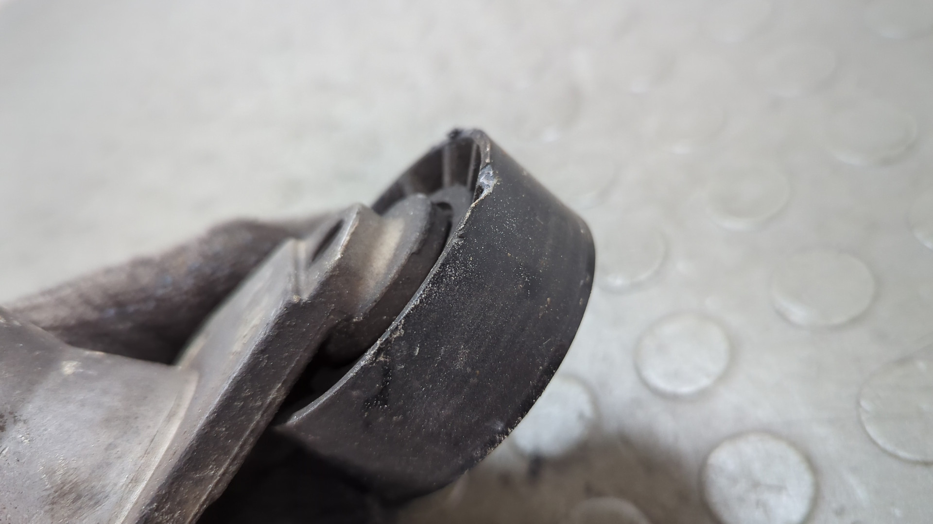 Натяжитель ремня