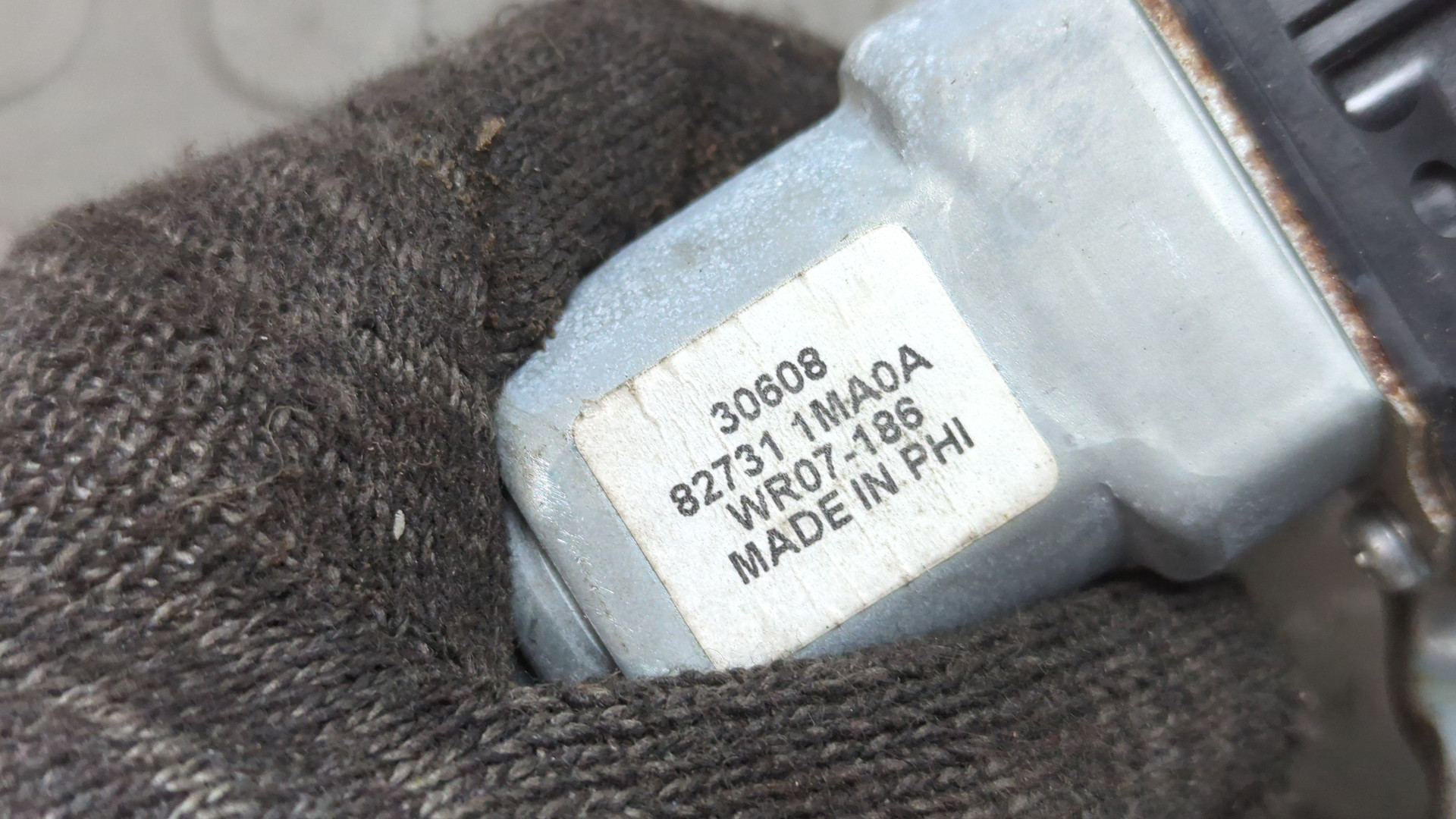 Стеклоподъемник электр. задний левый