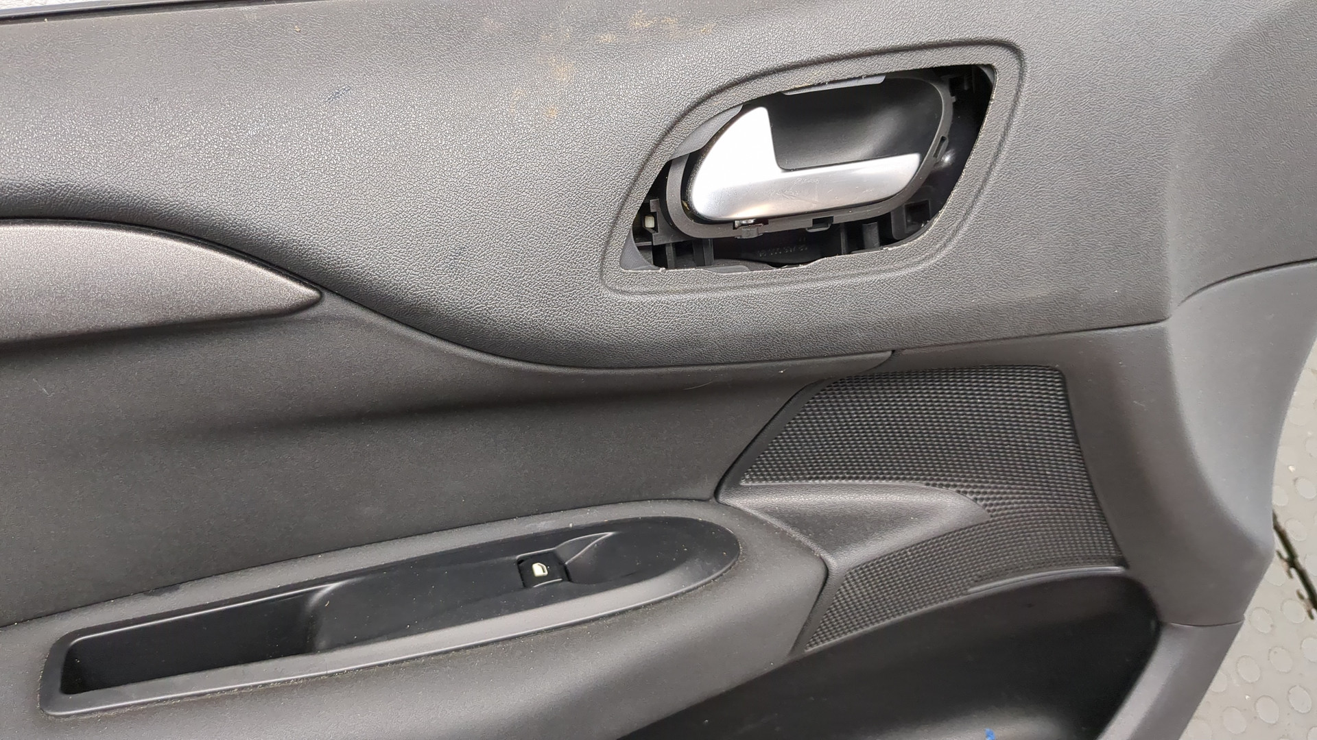 Дверь передняя левая